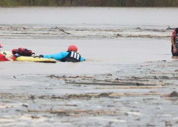 Authorities on rescue operations in Northern California (Image: KATV/Twitter)