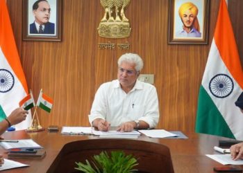 Delhi's Finance Minister Kailash Gahlot holds pre-budget meeting with govt officials (Image: Twitter)