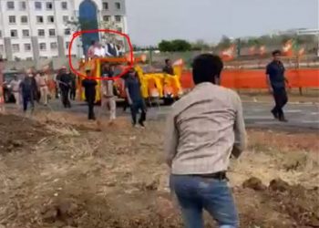 Man caught while trying to run towards PM Modi during Karnataka road show