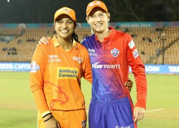 GG skipper Sneh Rana with DC's Meg Lanning (Image: GujaratGiants/Twitter)