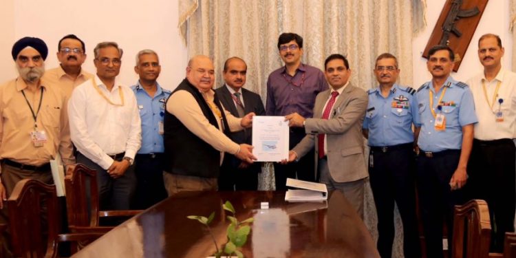 Defence Ministry signed two contracts worth over Rs 3,700 crore with Bharat Electronics Limited (BEL) for radars and receivers (Image: PIB_India/Twitter)