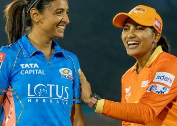 MI skipper Harmanpreet Kaur with GG's Sneh Rana during toss (Image: mipaltan/Twitter)