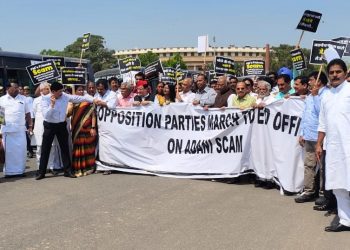 Opposition leaders protest outside parliament demanding JPC probe in Adani issue (Image: Twitter)