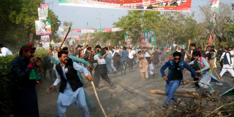 PTI supporters protesting against Imran Khan's arrest, pelting stones at Pakistan Rangers