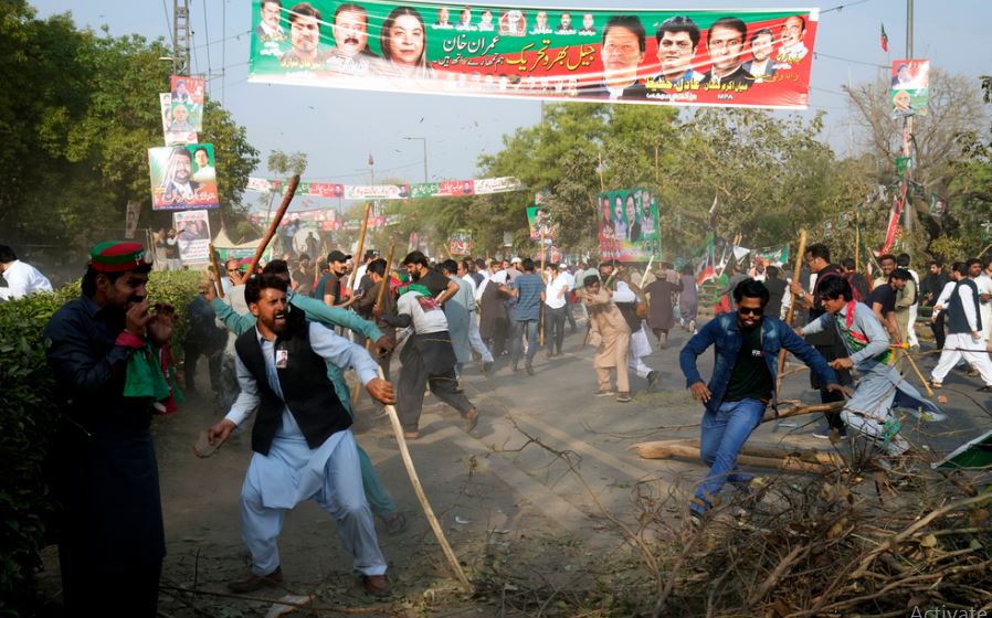 PTI supporters protesting against Imran Khan's arrest, pelting stones at Pakistan Rangers