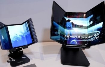 Samsung tri-foldable smartphone