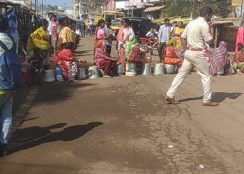 Water woe forces Tikiri women to take to the streets