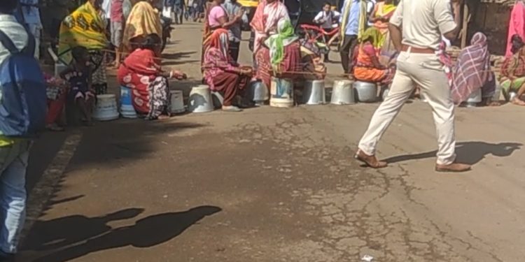 Water woe forces Tikiri women to take to the streets