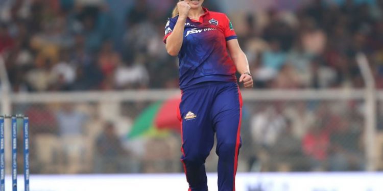 American quick Tara Norris takes first fifer of inaugural WPL as Delhi Capitals beat RCB at Brabourne (Image: Twitter)