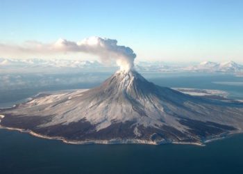 Quake swarms at neighbouring Alaska volcanoes raise concerns