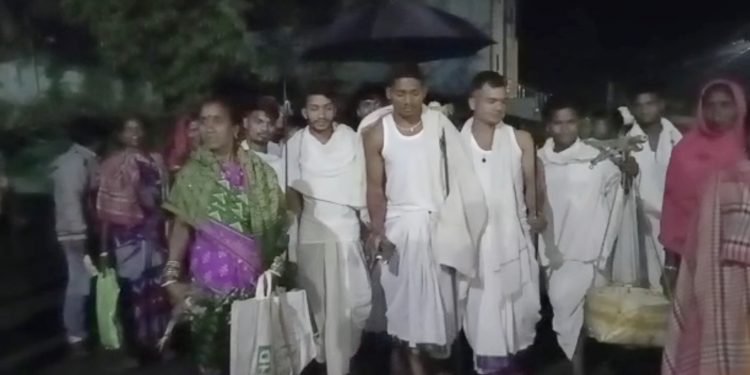 Groom, family walk 28 km for wedding due to drivers' strike in Odisha