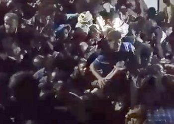 Viral video explains 3 life-saving tips to survive a deadly stampede – Watch now!