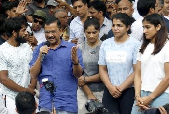 Kejriwal joins protesting wrestlers at Jantar Mantar