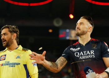 CSK's skipper MS Dhoni with RCB's Faf du Plessis during toss in IPL 2023 (Image: iplt20.com)