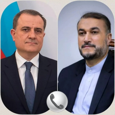 Iranian, Azerbaijani FMs discuss issues in bilateral ties over phone