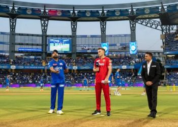 Rohit Sharma and Sam Curran during toss of an IPL 2023 match (Image: iplt20.com)