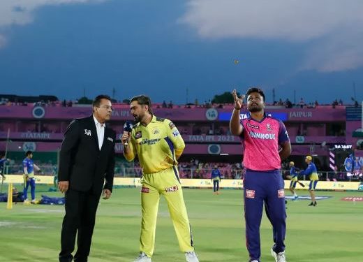 MS Dhoni and Sanju Samson during toss of the match between Rajasthan Royals and Chennai Super Kings (Image: iplt20.com)