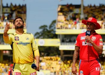 MS Dhoni and Shikhar Dhawan during toss of a match between CSK and PBKS (Image: ipt20.com)