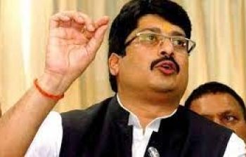 Raja Bhaiya heads for divorce