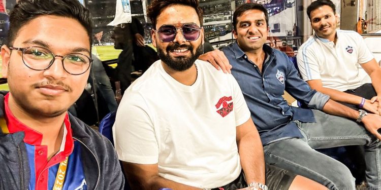 Rishabh Pant visits Arun Jaitley Stadium for Delhi Capitals' match against Gujarat Titans (Image: DelhiCapitals/Twitter)