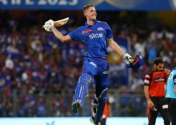 Cameron Green celebrating his maiden IPL century for MI against SRH (Image: iplt20.com)