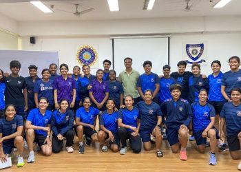 Rahul Dravid met the Indian Women's team at NCA ahead of their Bangladesh tour (Image: BCCI/Twitter)