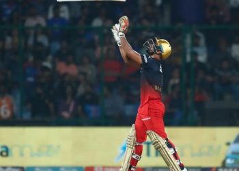 Kohli, Lomror push RCB to 181