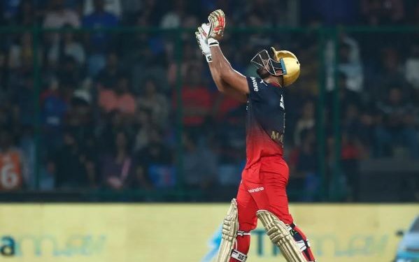 Kohli, Lomror push RCB to 181