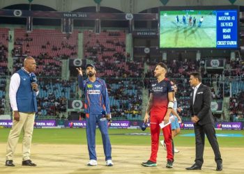 KL Rahul and Faf du Plessis during toss of match between LSG and RCB (Image: iplt20.com)