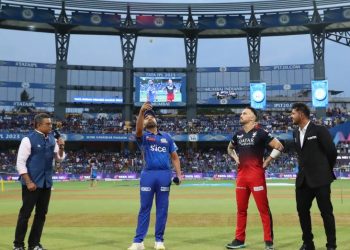 Rohit Sharma and Faf du Plessis during the toss of an IPL match between MI and RCB (Image: iplt20.com)