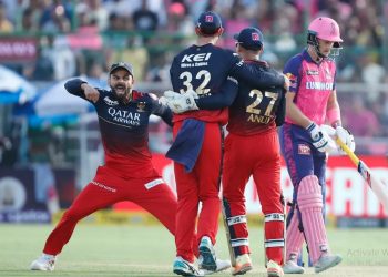 Virat Kohli celebrates Joe Root's wicket in an IPL match between Royal Challengers Bangalore and Rajasthan Royals (Image: iplt20.com)