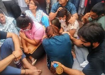 Protesting wrestlers at Har ki Pauri to immerse their medals in the Ganga river (Image: PTI)