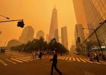 Pedestrians pass the One World Trade Centre in New York City (Image: AP)