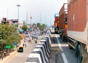 Farmers blocking National Highway-44 Delhi-Chandigarh route (Image: Twitter)