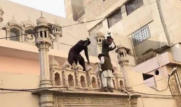 Ahmadi Mosque being demolished in Pakistan