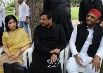 Samajwadi Party chief Akhilesh Yadav with AAP MP Sanjay Singh