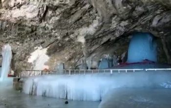 Amarnath Yatra begins, first batch of pilgrims leave for cave shrine