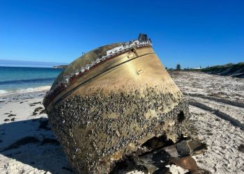 Unidentified object on Australia shore
