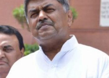 Karnataka Congress leader Hariprasad raises banner of revolt, challenges CM Siddaramaiah