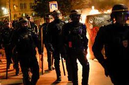France riots: More than 900 people arrested overnight as young rioters clash with police