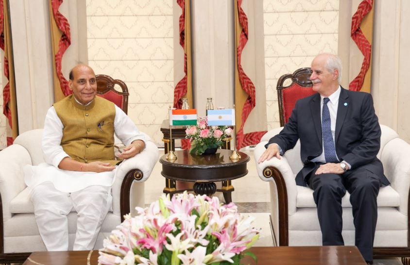 Defence Minister Rajnath Singh with Argentinian Defence Minister Jorge Enrique Taiana