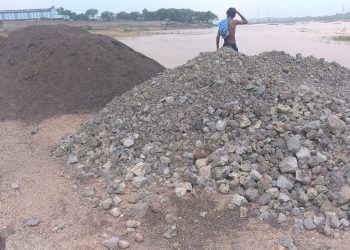 Sankh river gets polluted unabatedly by sand mafia