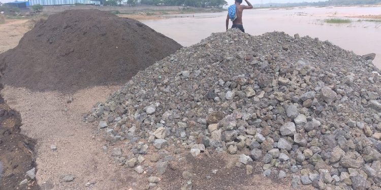 Sankh river gets polluted unabatedly by sand mafia