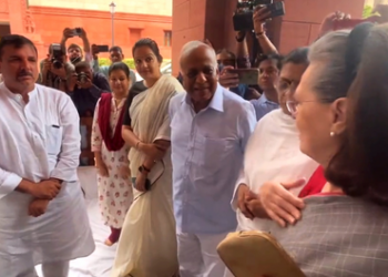 Sonia Gandhi meets suspended AAP MP Sanjay Singh