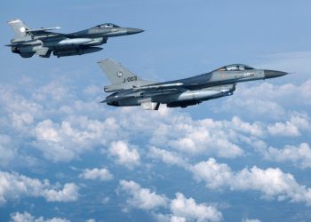 FILE PHOTO: Netherlands' Air Force F-16 fighter jets fly during a media day illustrating how NATO Air Policing safeguards the Allies' airspace in the northern and northeastern region of the Alliance, July 4, 2023. REUTERS/Piroschka van de Wouw/File Photo