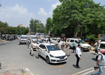 VHP, Bajrang Dal activists hold protest in Delhi against Haryana clashes; traffic affected