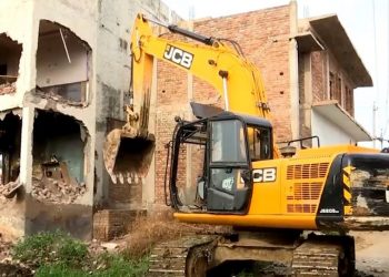 Demolition of illegal building