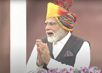 Keeping with tradition since 2014, PM dons multicolour Bandhani print turban on I-Day