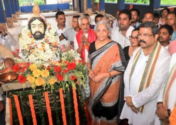 Sitharaman administers ‘Panch Pran' pledge to people, collects 'maati' from martyr's village in Puri