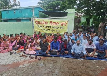 Over 1.30 lakh primary teachers stage protest across Odisha